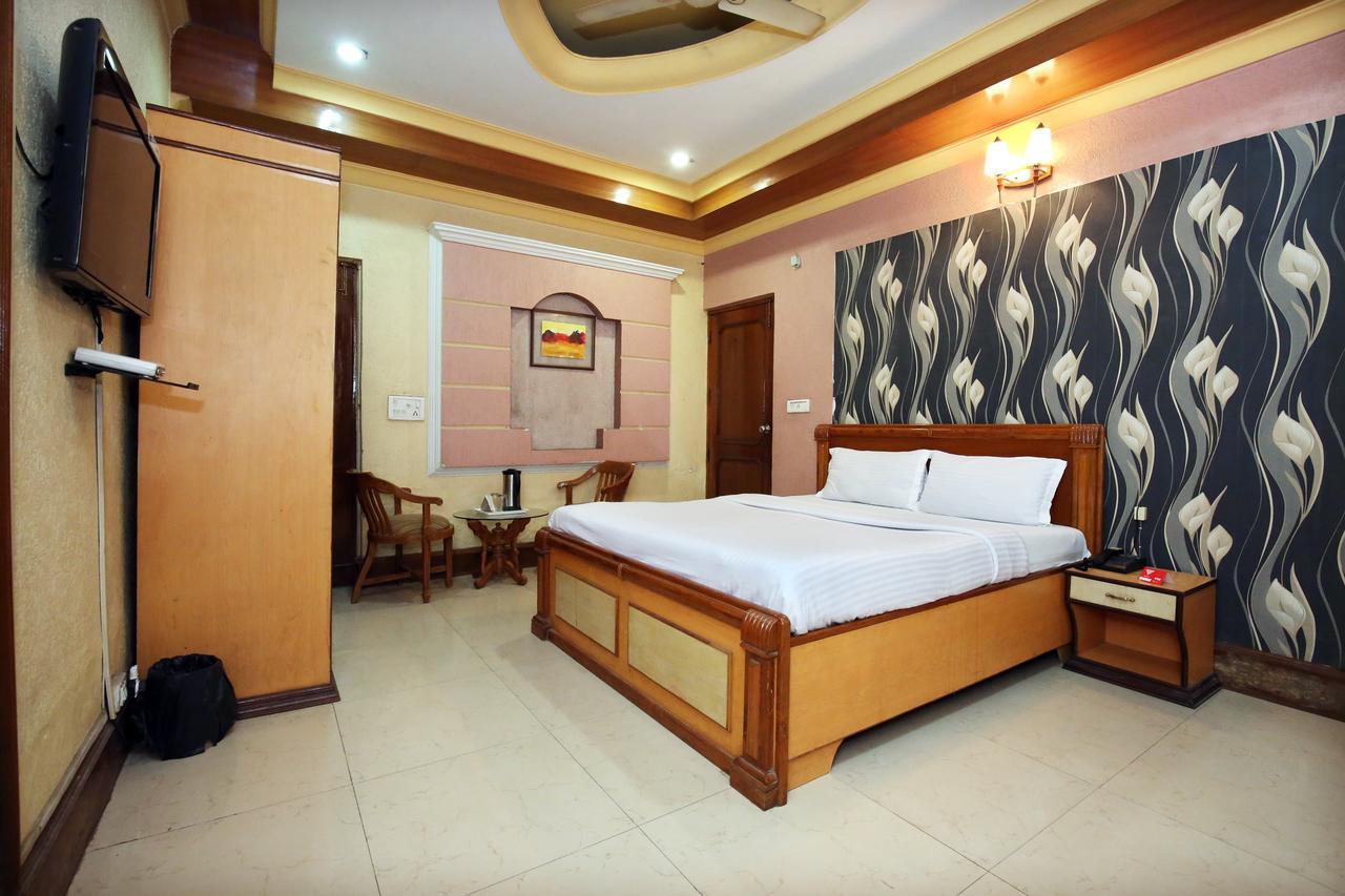 Capital O 10990 Hotel Gobind Regency Zirakpur Eksteriør billede
