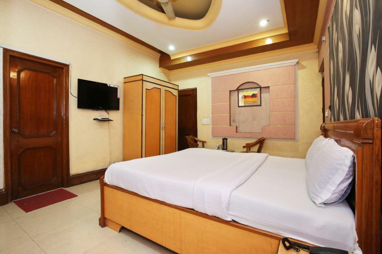 Capital O 10990 Hotel Gobind Regency Zirakpur Eksteriør billede
