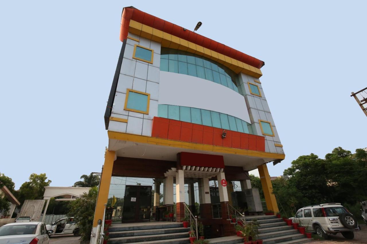 Capital O 10990 Hotel Gobind Regency Zirakpur Eksteriør billede