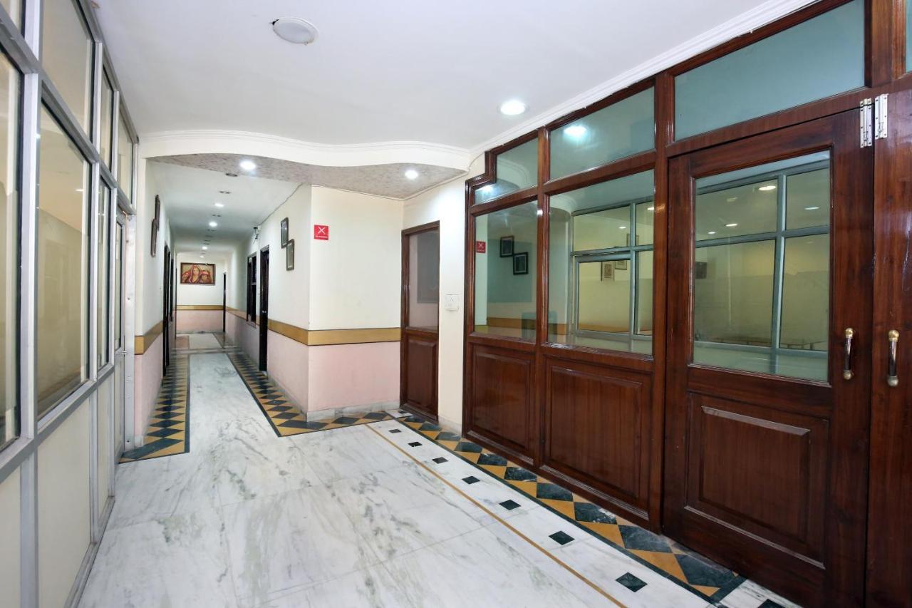 Capital O 10990 Hotel Gobind Regency Zirakpur Eksteriør billede