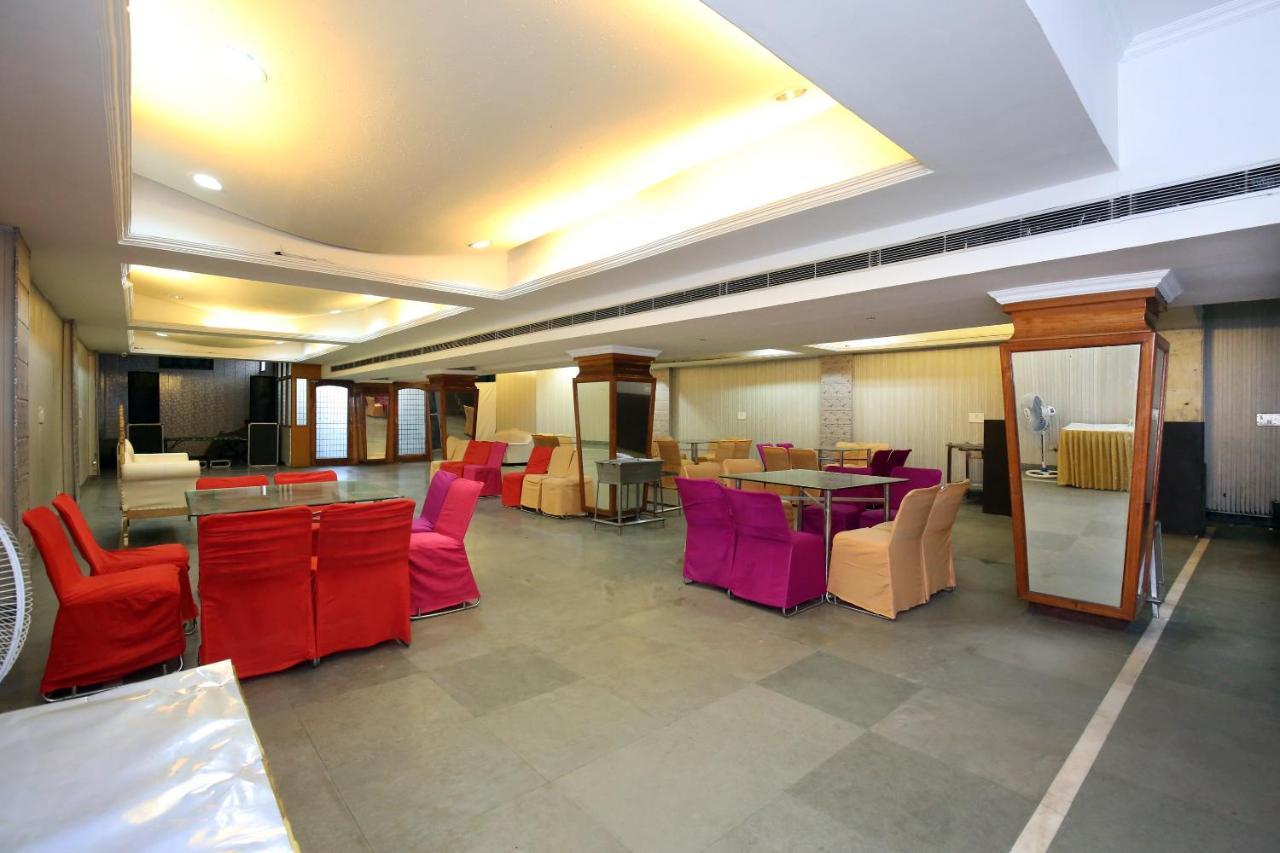 Capital O 10990 Hotel Gobind Regency Zirakpur Eksteriør billede